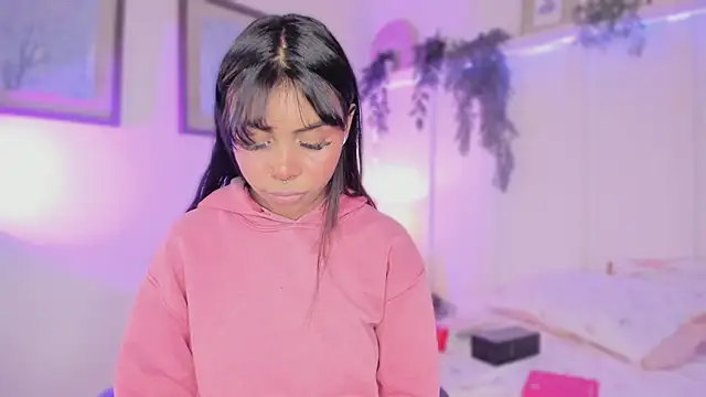 Snapshot of theLayla_DH chatting on 13, 9, 2025 theLayla DH online show from 13, 9, 2025