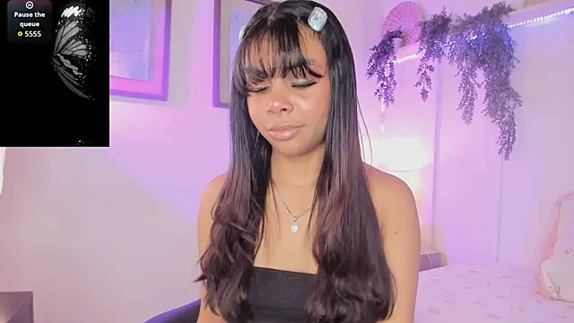 Snapshot of theLayla_DH chatting on 17, 9, 2025 theLayla DH online show from 17, 9, 2025