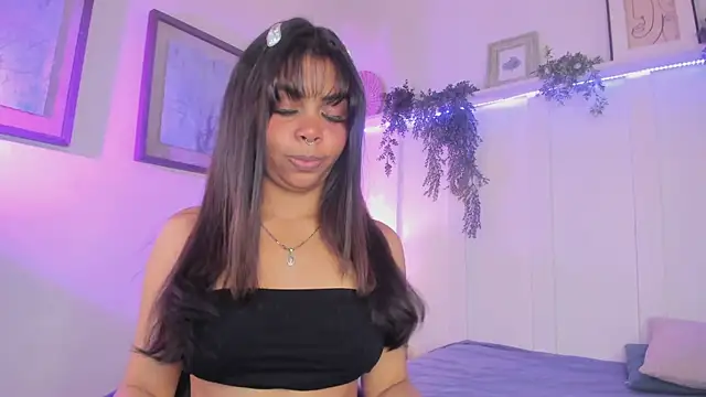 Snapshot of theLayla_DH chatting on 25, 9, 2025 theLayla DH online show from 25, 9, 2025