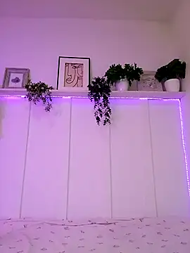 Snapshot of theLayla_DH chatting on 9, 10, 2025 theLayla DH online show from 9, 10, 2025