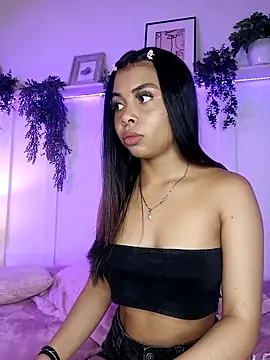 Snapshot of theLayla_DH chatting on 14, 10, 2025 theLayla DH online show from 14, 10, 2025