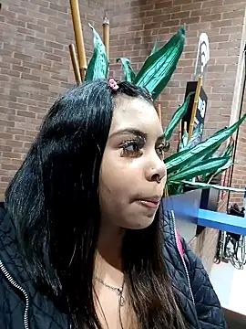 Snapshot of theLayla_DH chatting on 16, 10, 2025 theLayla DH online show from 16, 10, 2025