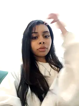 Snapshot of theLayla_DH chatting on 25, 10, 2025 theLayla DH online show from 25, 10, 2025