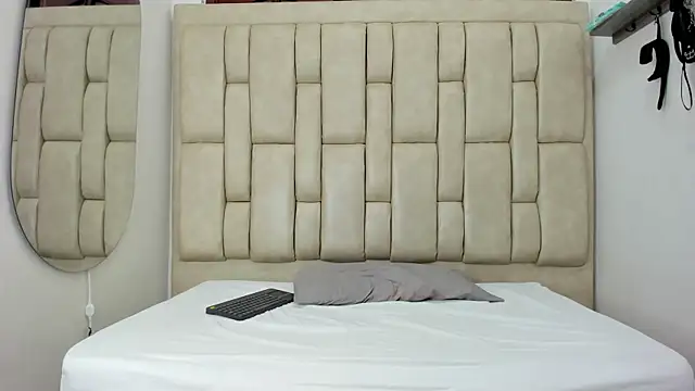 ZafiroAndFlynn online show from 12, 9, 2025