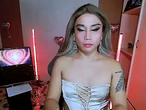 YourNikkieXxx online show from 4, 2, 2026