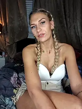 Snapshot of Melody1600 chatting on 29, 9, 2025 Melody1600 online show from 29, 9, 2025