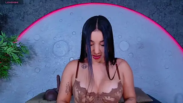 ReinaChloe online show from 29, 4, 2026