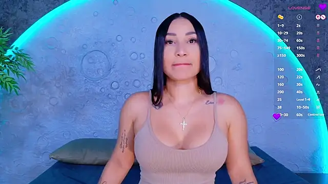 ReinaChloe online show from 30, 4, 2026