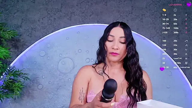 ReinaChloe online show from 7, 5, 2026