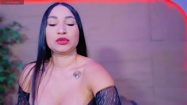 ReinaChloe online show from 8, 5, 2026