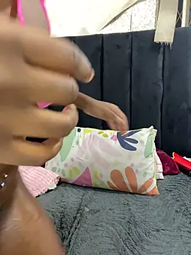 LonelyQueenxx25 online show from 26, 2, 2026