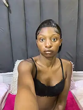 Snapshot of LonelyQueenxx25 chatting on 3, 7, 2026 LonelyQueenxx25 online show from 3, 7, 2026