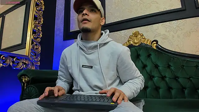 Snapshot of AlessandroKiing chatting on 28, 9, 2025 AlessandroKiing online show from 28, 9, 2025