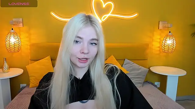 Snapshot of RuthBryant chatting on 5, 10, 2025 RuthBryant online show from 5, 10, 2025