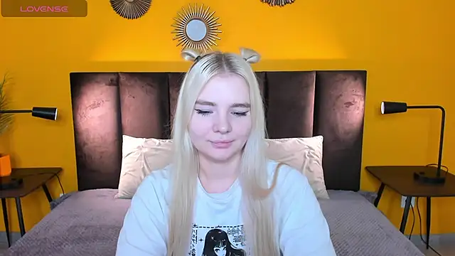 Snapshot of RuthBryant chatting on 13, 10, 2025 RuthBryant online show from 13, 10, 2025