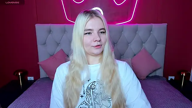 Snapshot of RuthBryant chatting on 8, 11, 2025 RuthBryant online show from 8, 11, 2025