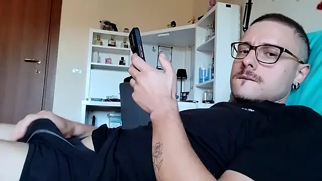 Snapshot of ilovechub112 chatting on 10, 10, 2025 ilovechub112 online show from 10, 10, 2025