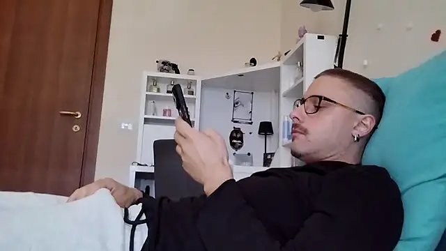 Snapshot of ilovechub112 chatting on 11, 10, 2025 ilovechub112 online show from 11, 10, 2025