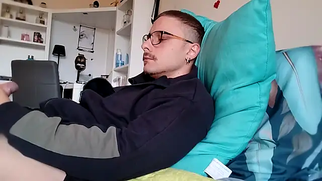 Snapshot of ilovechub112 chatting on 19, 10, 2025 ilovechub112 online show from 19, 10, 2025