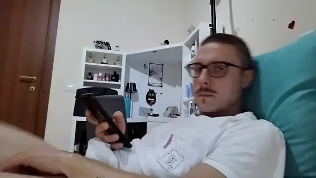 Snapshot of ilovechub112 chatting on 1, 11, 2025 ilovechub112 online show from 1, 11, 2025