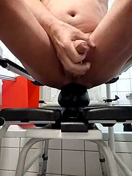 Snapshot of toywood chatting on 2, 10, 2025 toywood online show from 2, 10, 2025