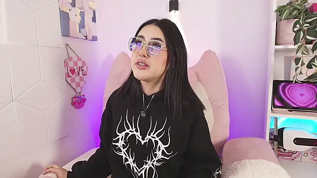 justonecute online show from 4, 5, 2026