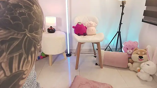 justonecute online show from 24, 7, 2026