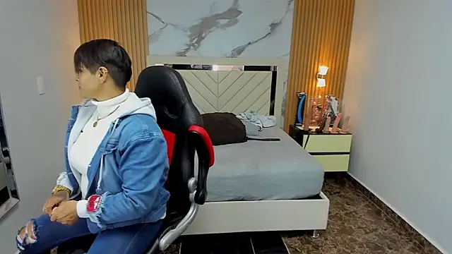 KAROLLJONES1 online show from 13, 11, 2025