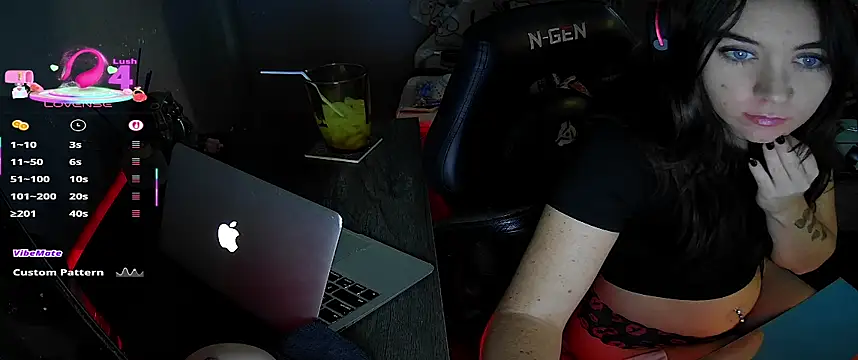 Snapshot of goddessmissmia chatting on 20, 9, 2025 goddessmissmia online show from 20, 9, 2025