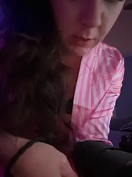 Snapshot of goddessmissmia chatting on 5, 11, 2025 goddessmissmia online show from 5, 11, 2025