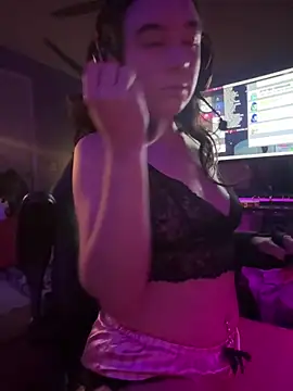 Snapshot of goddessmissmia chatting on 7, 11, 2025 goddessmissmia online show from 7, 11, 2025