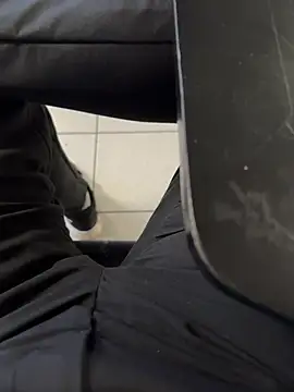 Snapshot of Monspeet_01 chatting on 21, 10, 2025 Monspeet 01 online show from 21, 10, 2025