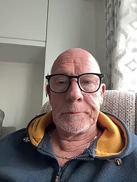 Snapshot of philefc chatting on 17, 4, 2026 philefc online show from 17, 4, 2026