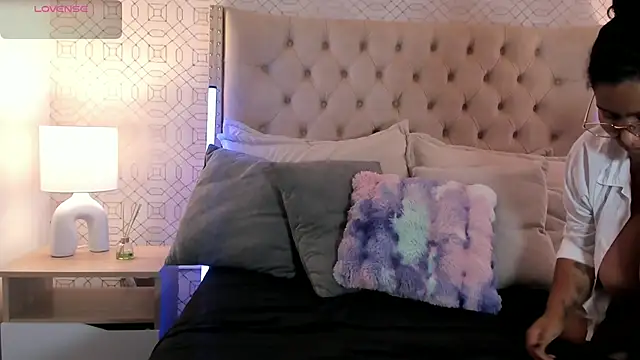 Snapshot of BellaNixs chatting on 16, 11, 2025 BellaNixs online show from 16, 11, 2025