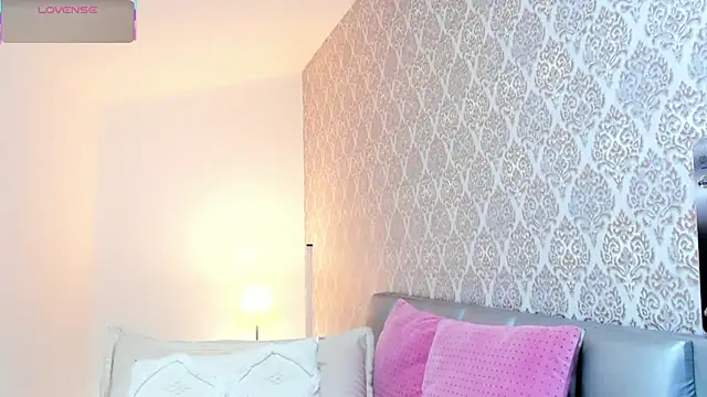 Snapshot of BellaNixs chatting on 20, 12, 2025 BellaNixs online show from 20, 12, 2025