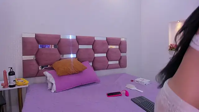 Snapshot of MelannyCollins__ chatting on 7, 10, 2025 MelannyCollins online show from 7, 10, 2025