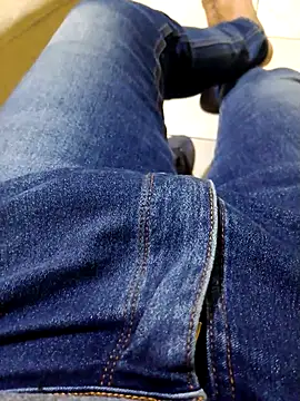 Snapshot of JoaoPedro17cm chatting on 7, 10, 2025 JoaoPedro17cm online show from 7, 10, 2025