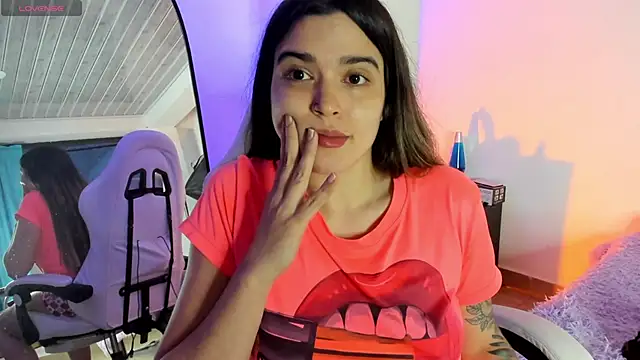MiaVillalobos online show from 3, 5, 2026