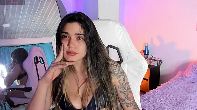 MiaVillalobos online show from 12, 5, 2026
