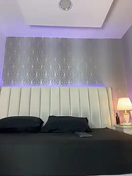 Mia-Medina online show from 19, 7, 2026