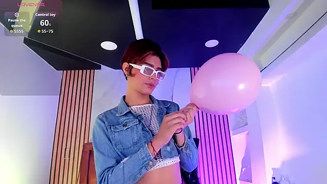 Snapshot of DannysaStar chatting on 10, 9, 2025 DannysaStar online show from 10, 9, 2025