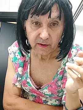 Snapshot of Emily_de_Carla chatting on 5, 11, 2025 Emily de Carla online show from 5, 11, 2025