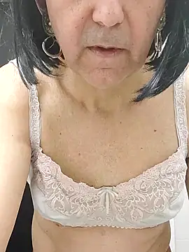 Snapshot of Emily_de_Carla chatting on 21, 11, 2025 Emily de Carla online show from 21, 11, 2025