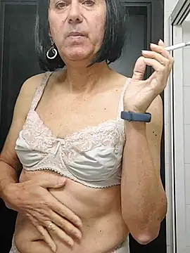 Snapshot of Emily_de_Carla chatting on 28, 11, 2025 Emily de Carla online show from 28, 11, 2025