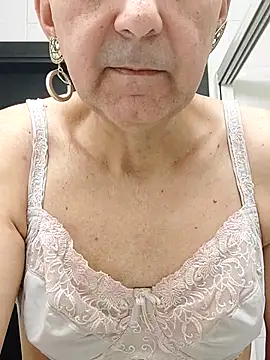 Snapshot of Emily_de_Carla chatting on 18, 12, 2025 Emily de Carla online show from 18, 12, 2025