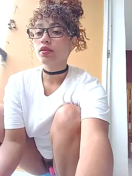 Vikyvoyeur online show from 21, 11, 2025