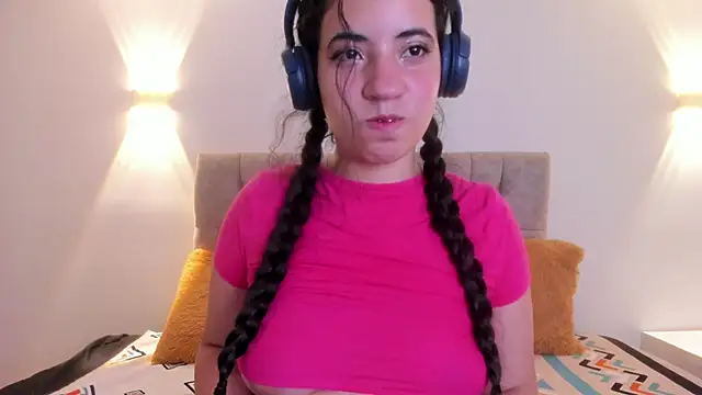 Snapshot of Nicol_Chang chatting on 7, 10, 2025 Nicol Chang online show from 7, 10, 2025