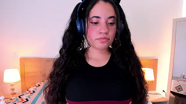 Snapshot of Nicol_Chang chatting on 30, 10, 2025 Nicol Chang online show from 30, 10, 2025