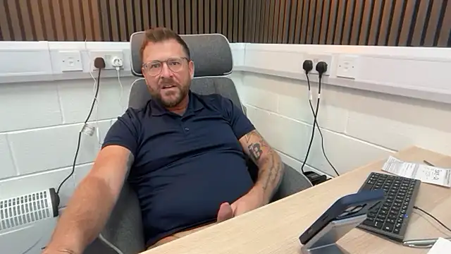 Snapshot of bilf1978 chatting on 4, 3, 2026 bilf1978 online show from 4, 3, 2026