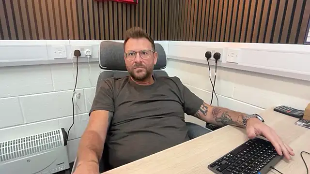 Snapshot of bilf1978 chatting on 18, 3, 2026 bilf1978 online show from 18, 3, 2026